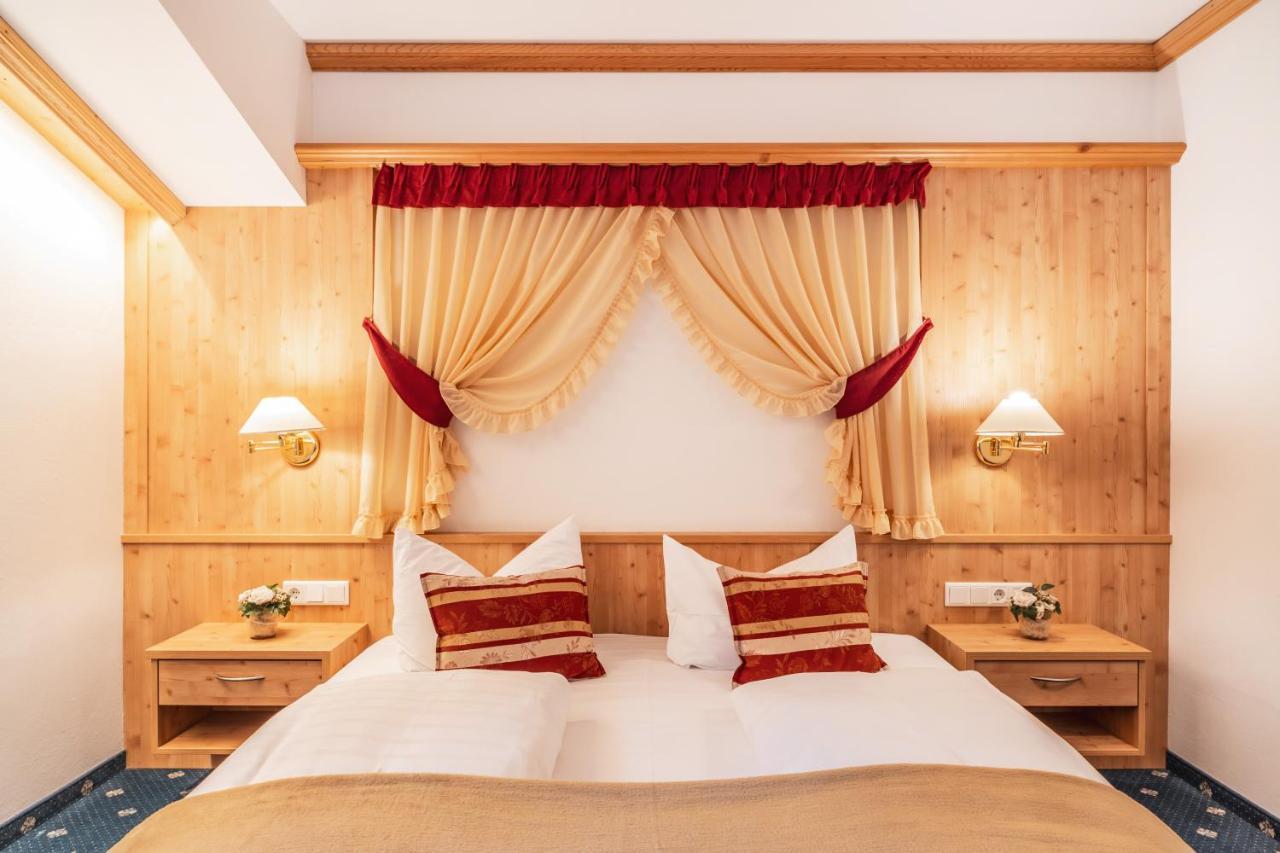 Hotel Erna คอลเลอิซาร์โค ภายนอก รูปภาพ