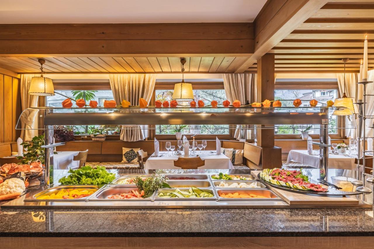 Hotel Erna คอลเลอิซาร์โค ภายนอก รูปภาพ